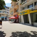 דירה Square View *